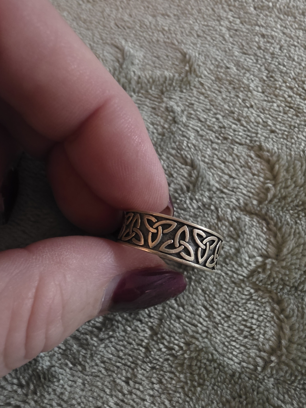🌞3/$25- Vintage Stainless Celtic Knot Wide Band Ring in Antique🌞 - Picture 6 of 8